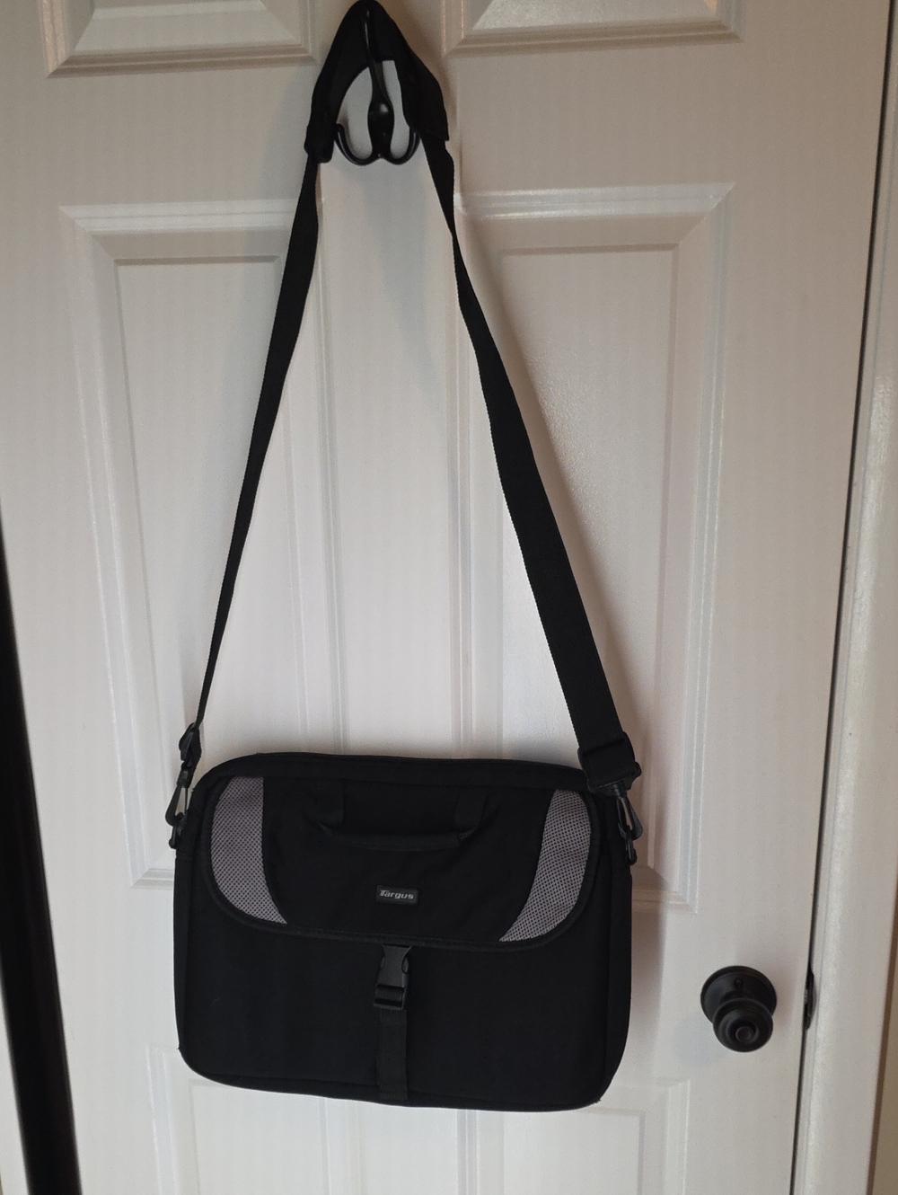 Black Lap Top Bag with Adjustable Strap